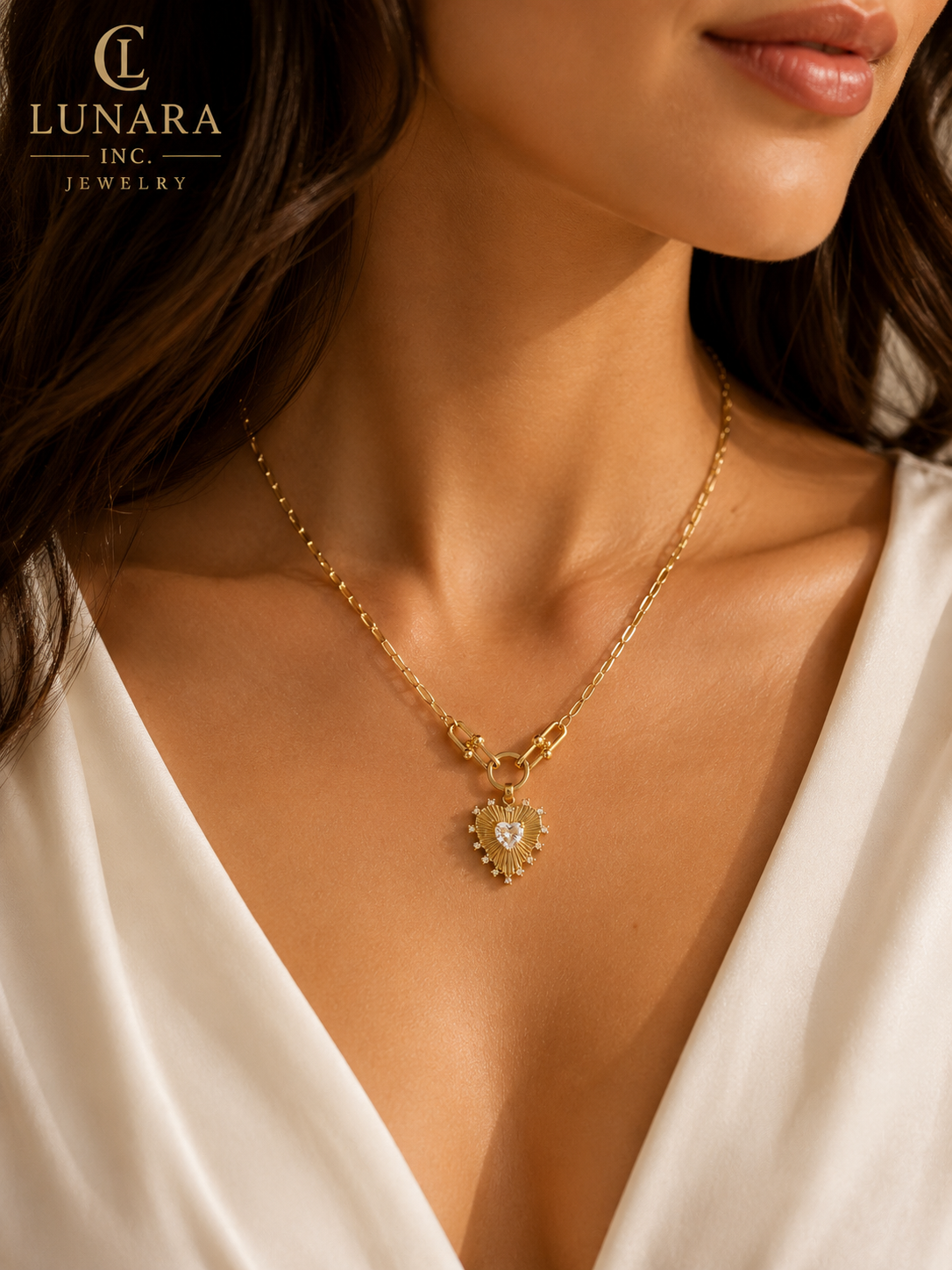 Collar Corazón de Luz Lunara