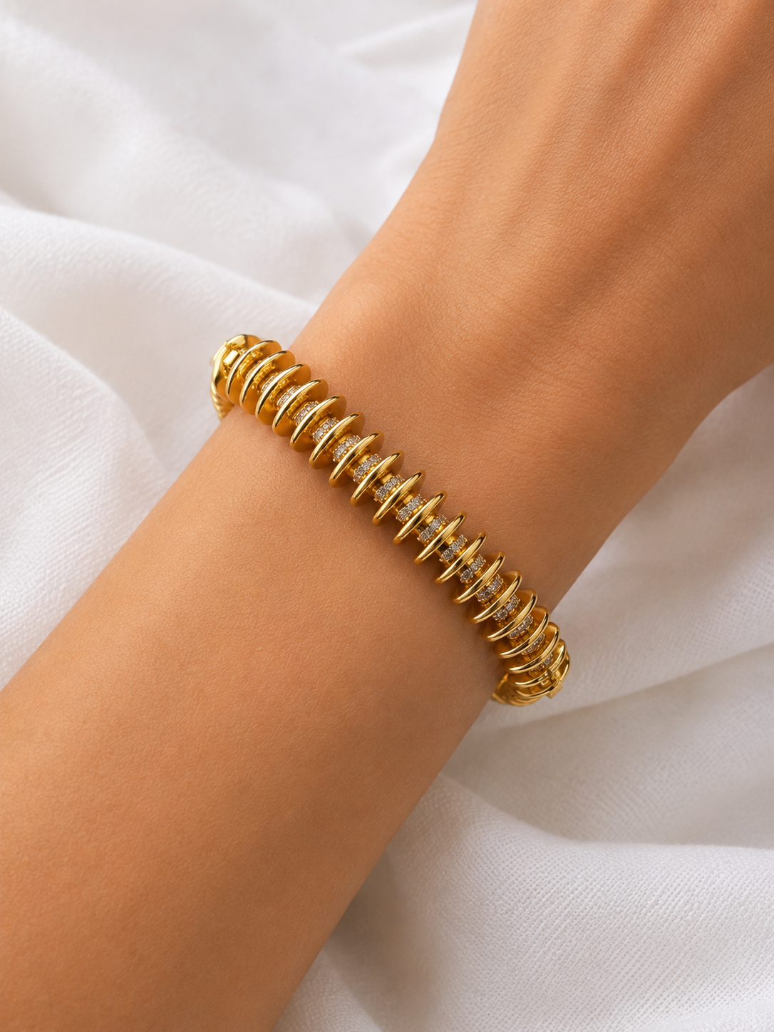 Radiant Luxe Gold Bracelet