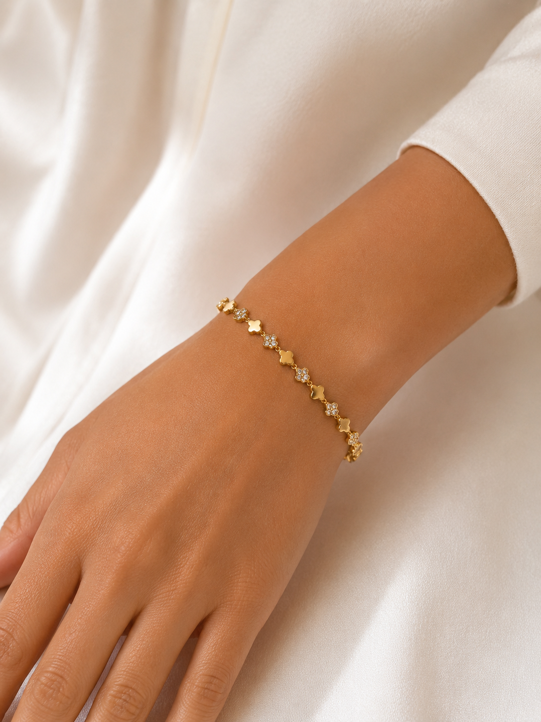 ✨ Golden Clover Spark Bracelet