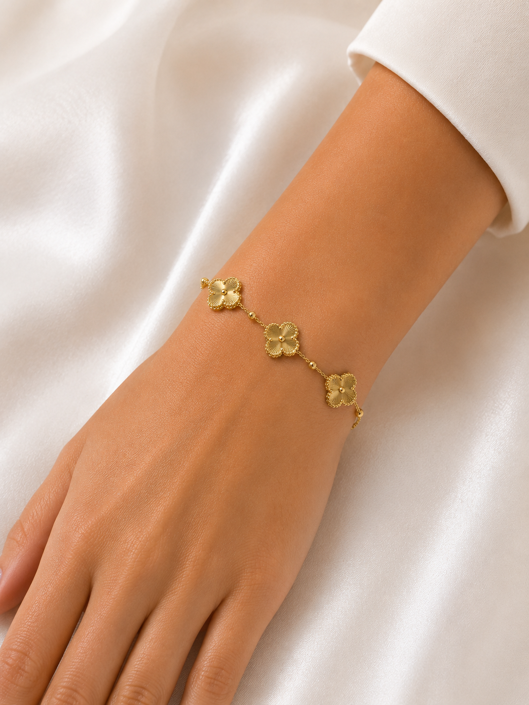 ✨     Triple Flower Bracelet