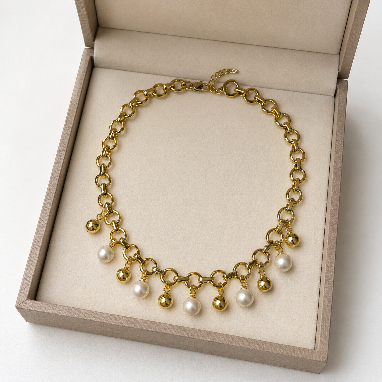 ✨ Pearl Charm Choker