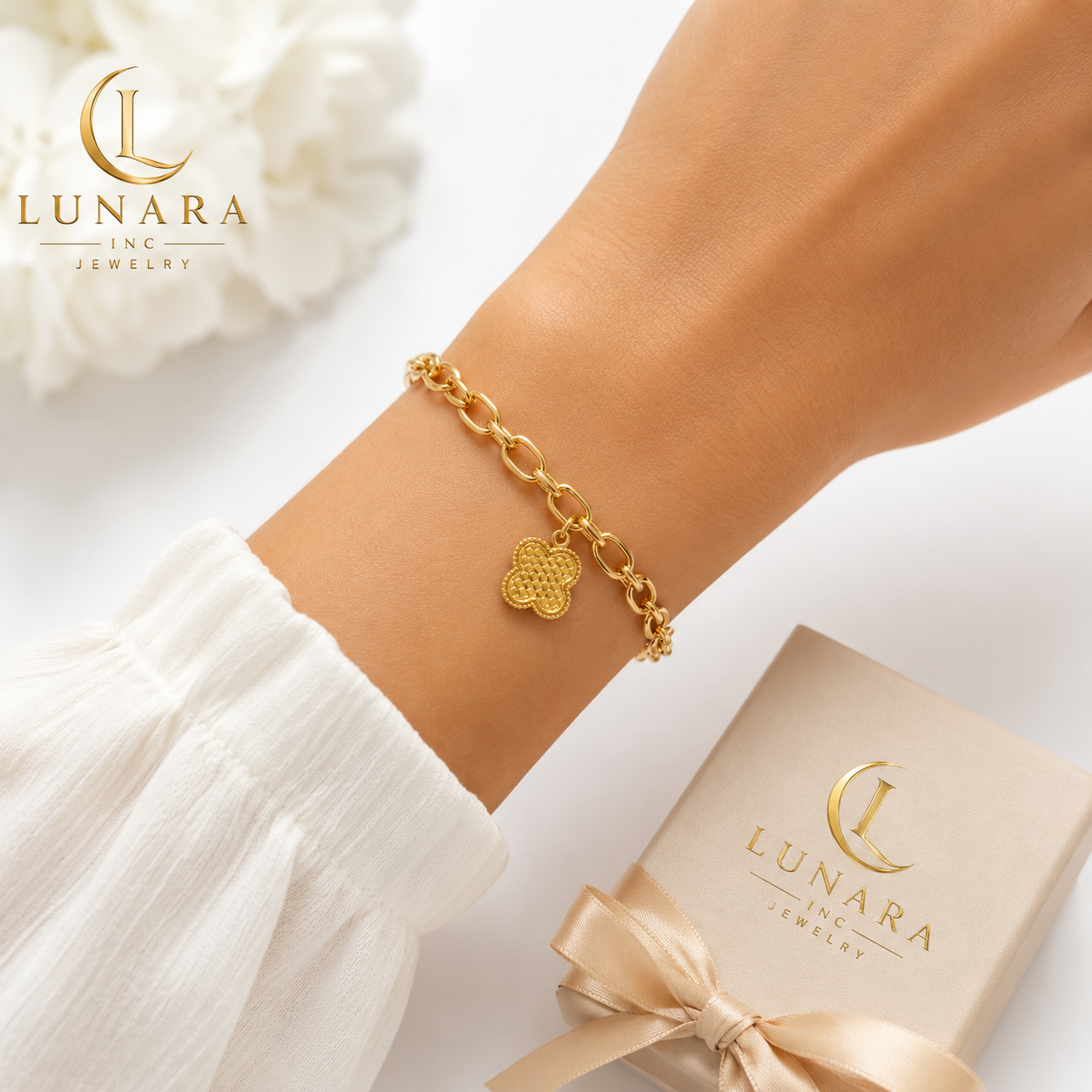 Lunara Dotted Clover Charm Bracelet