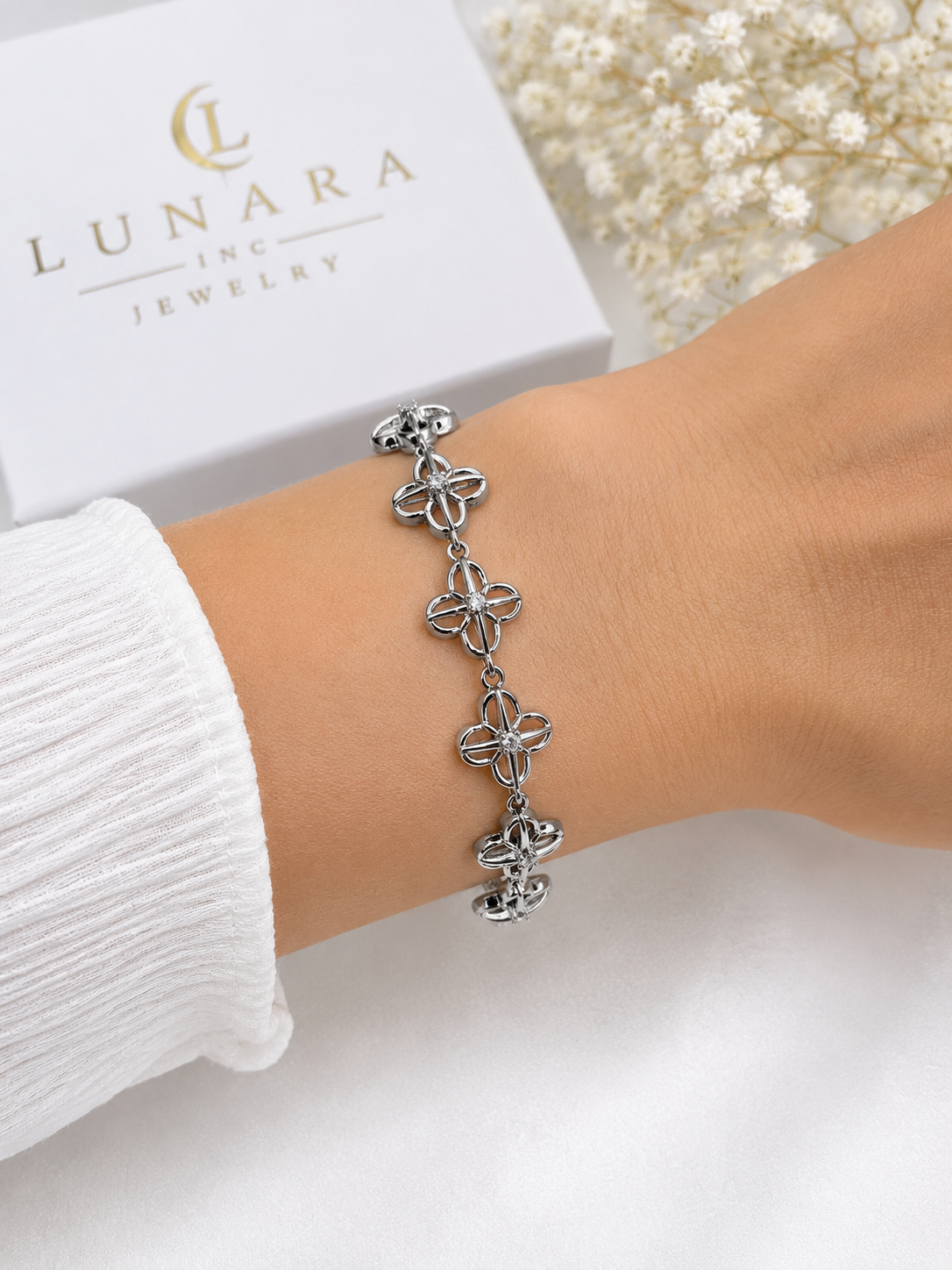 Lunara Silver Floral Link Bracelet – Minimalist Flower Bracelet