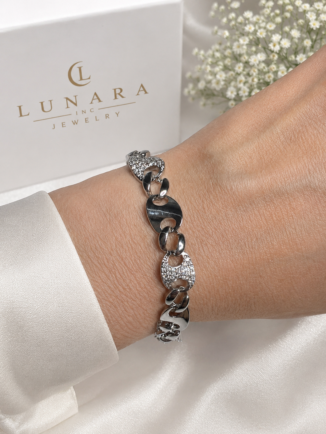 Lunara Oval Link Bracelet – Silver Tone with Pavé Oval Accents