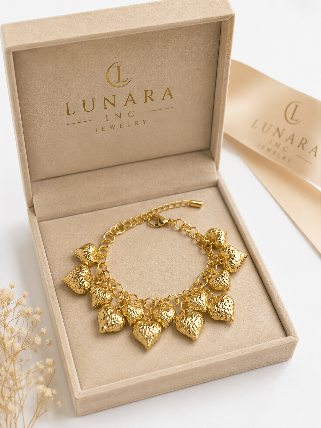 Golden Diamond-Cut Heart Charm Bracelet