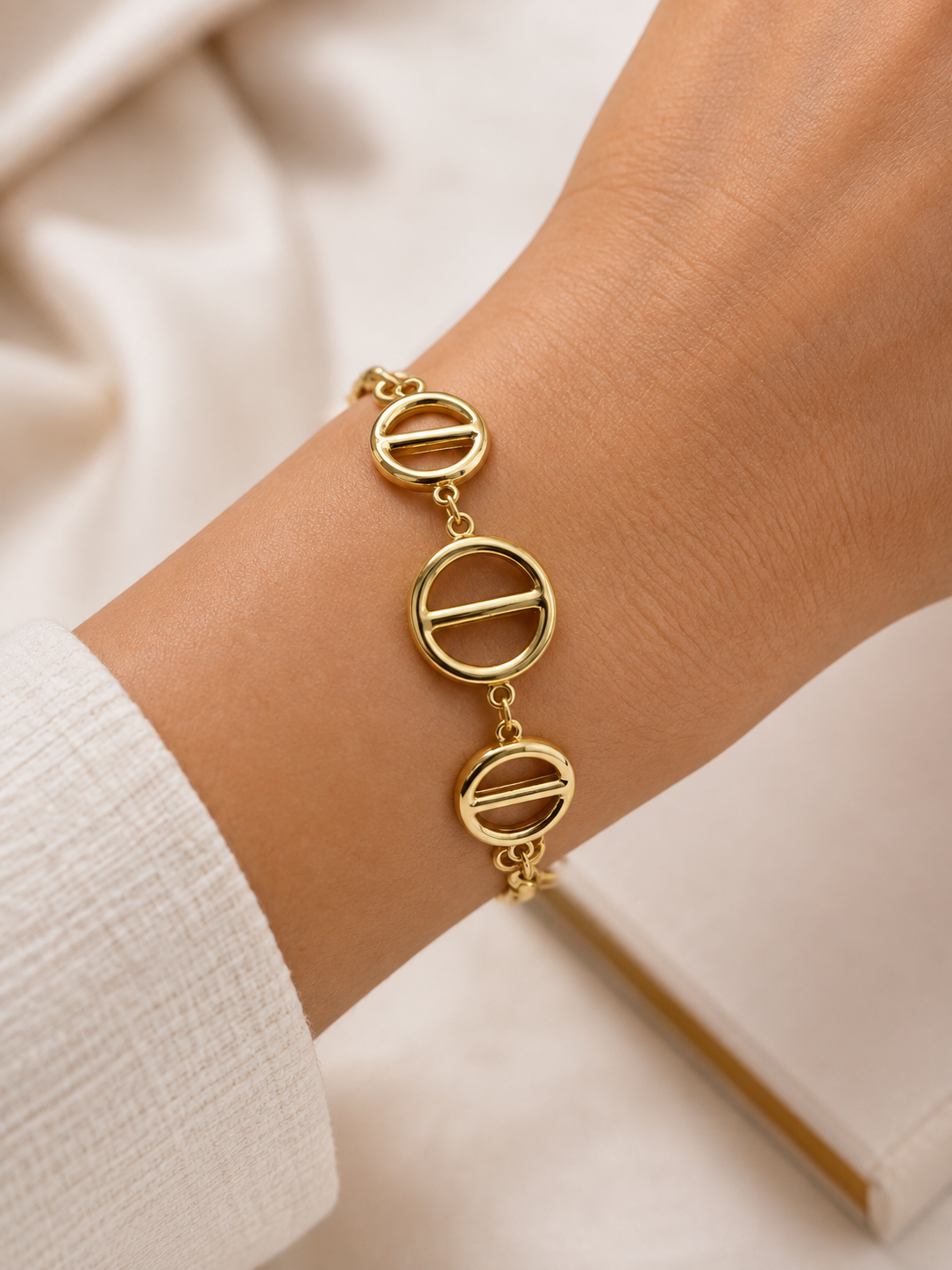 Modern Circle Link Gold Bracelet