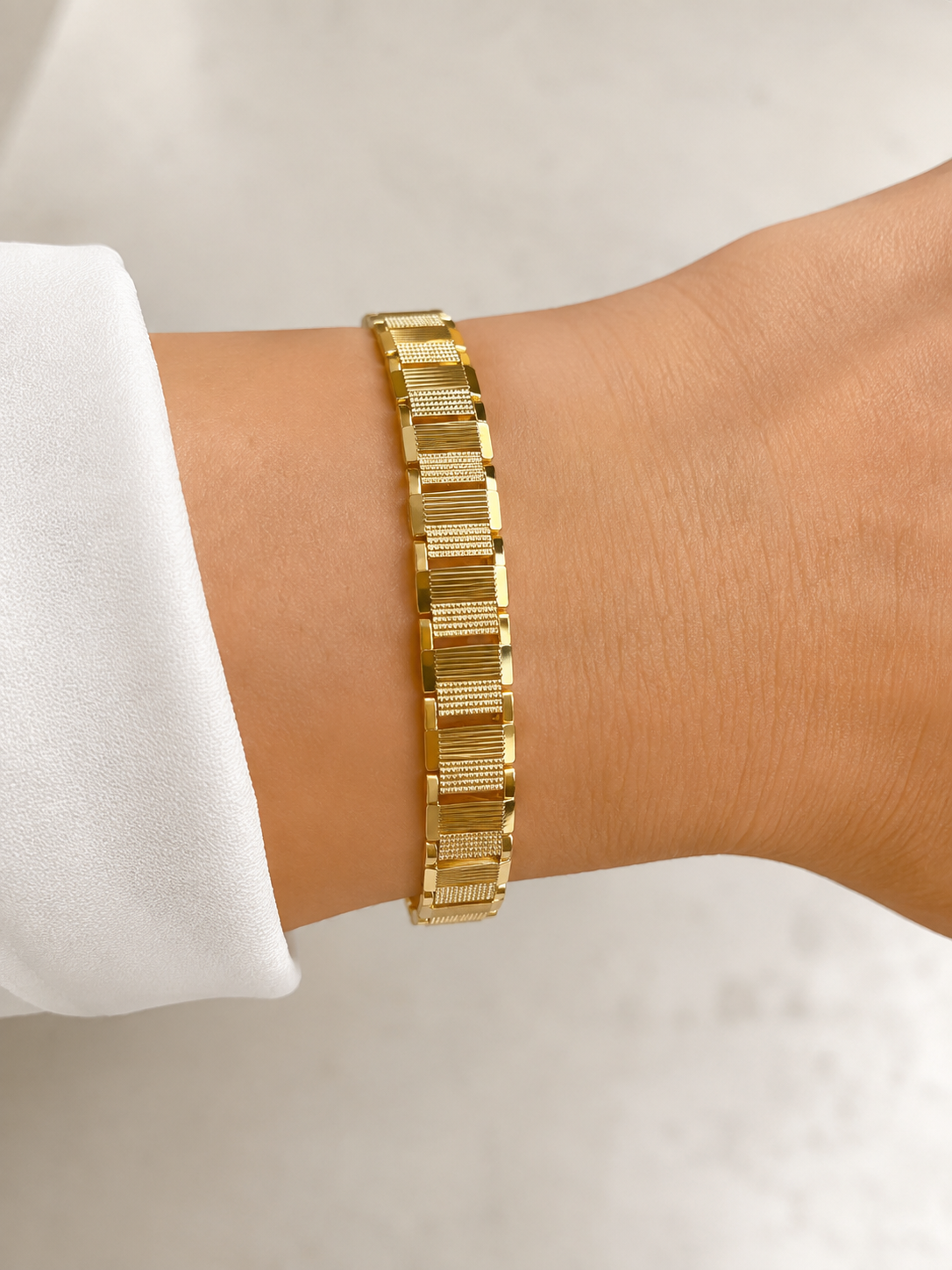 Classic Textured Gold Link Bracelet
