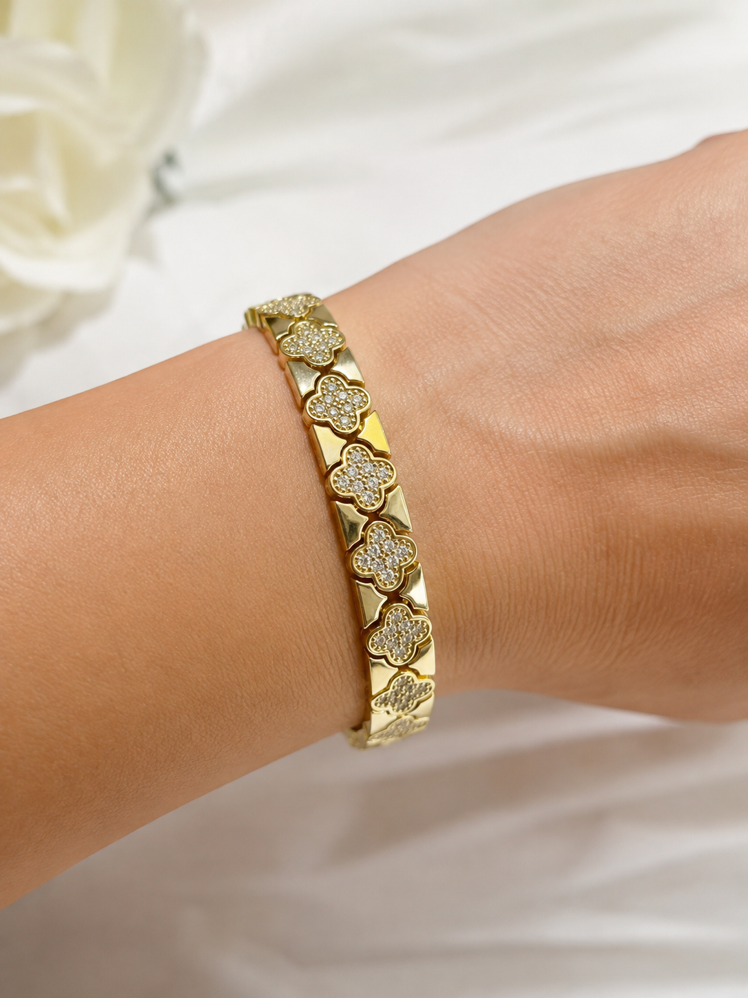 Clover Sparkle Gold Bracelet