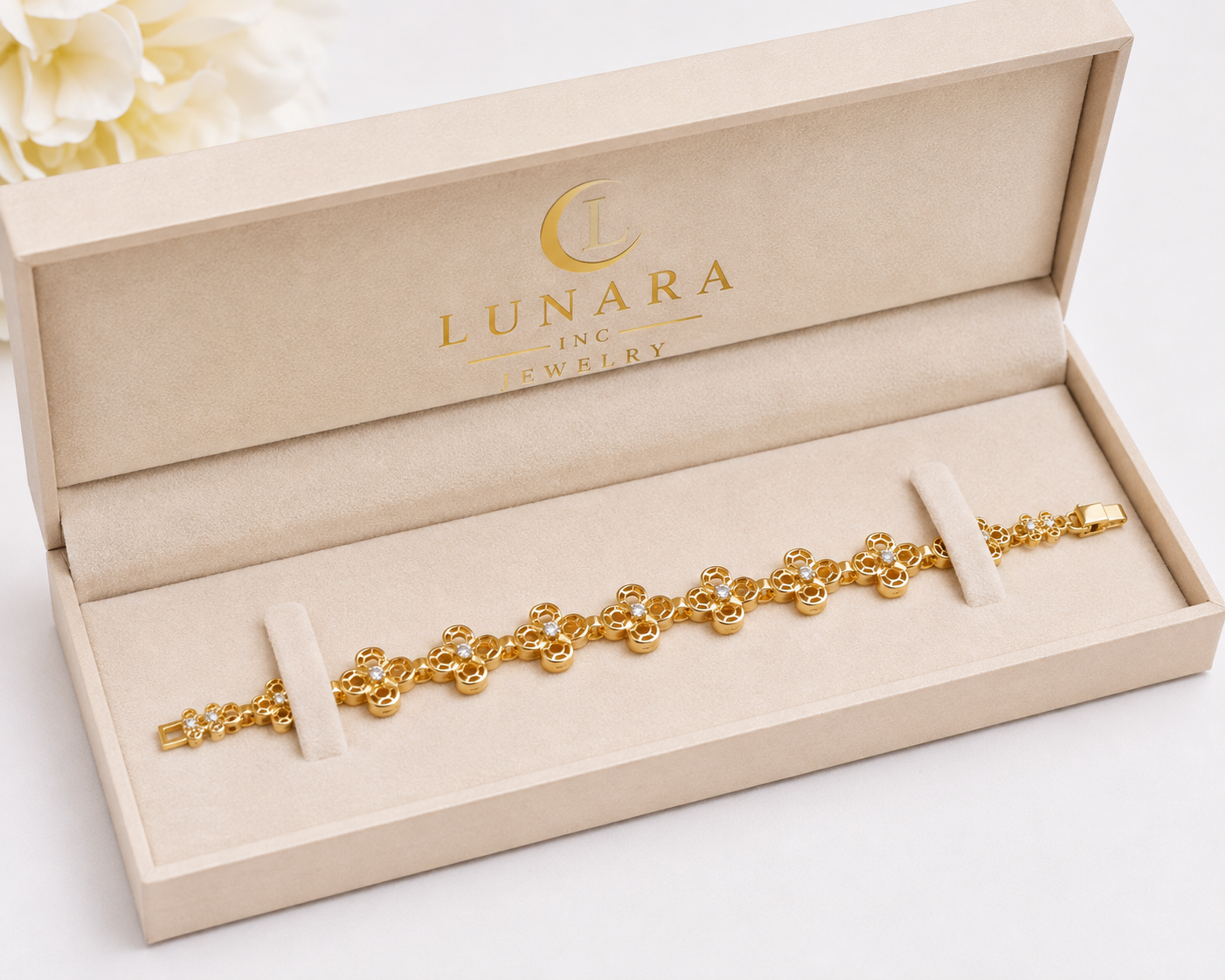 Golden Clover Link Bracelet