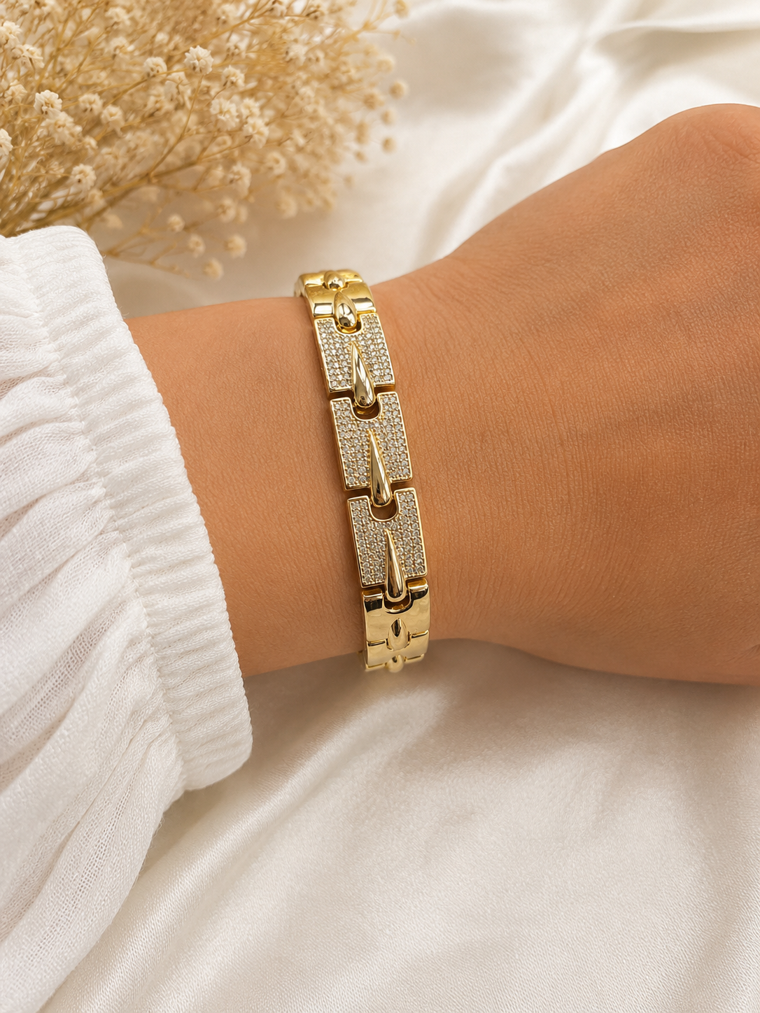 Gold Spike Link Bracelet with Pavé Center