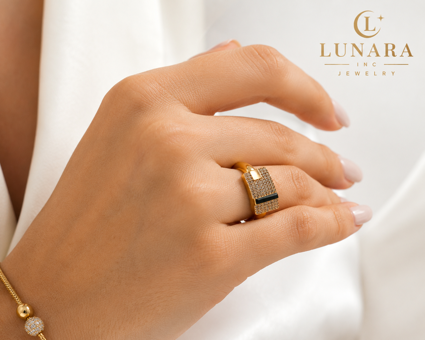 Lunara Emerald Royale Ring