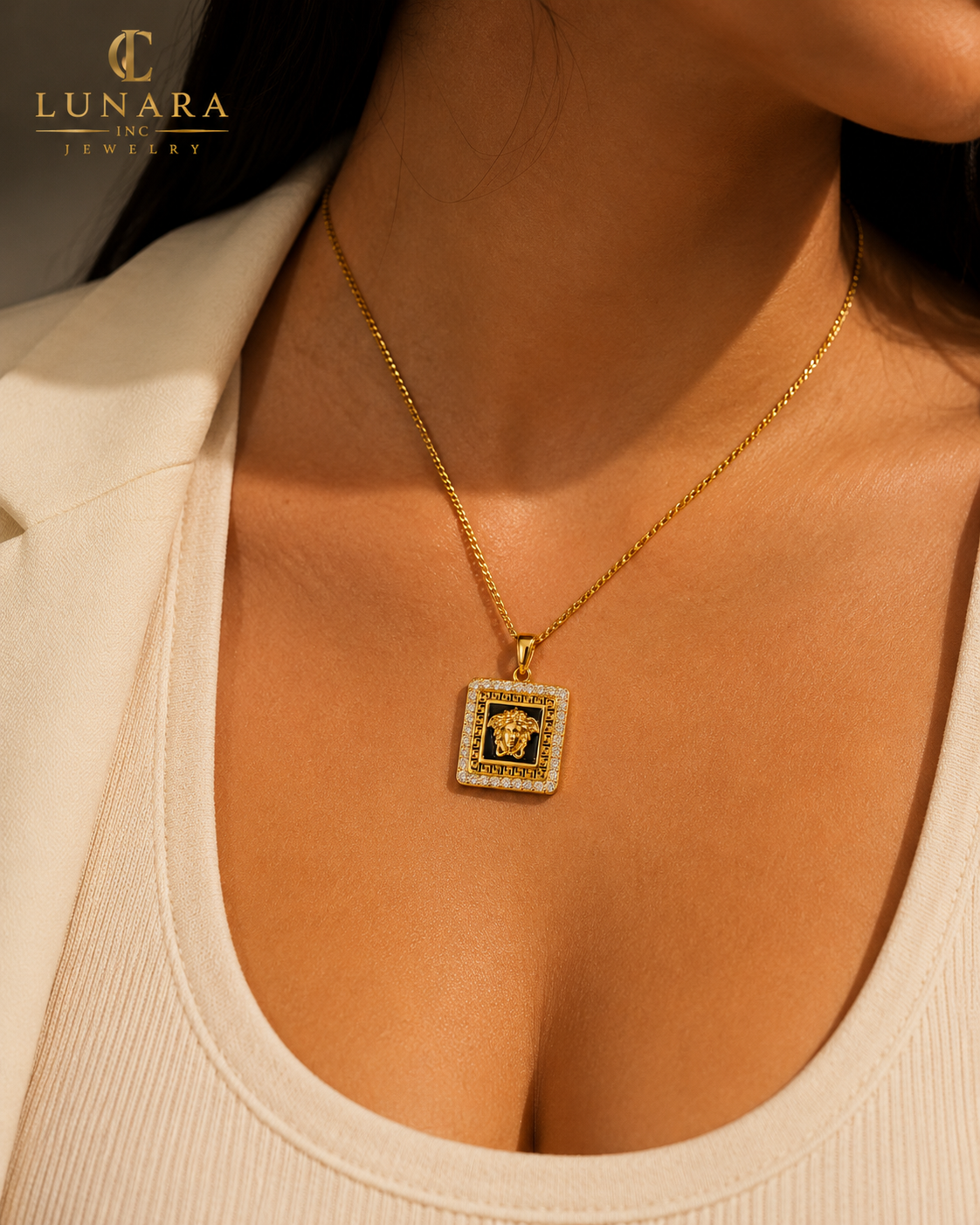 Medusa Royale Pendant ✨