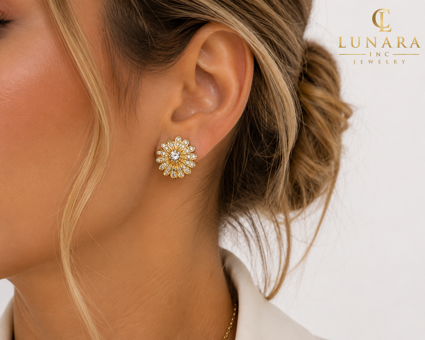 Lunara Golden Daisy Earrings